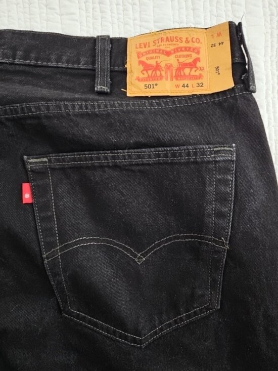 Levi's 501 Jeans Men's 44x32 Black Button Fly Straight Leg Classic Fit - Picture 6 of 16